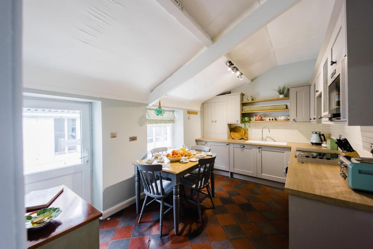 May Tree Cottage Manorbier 5 Mins From The Beach Sleeps 4 Exterior foto